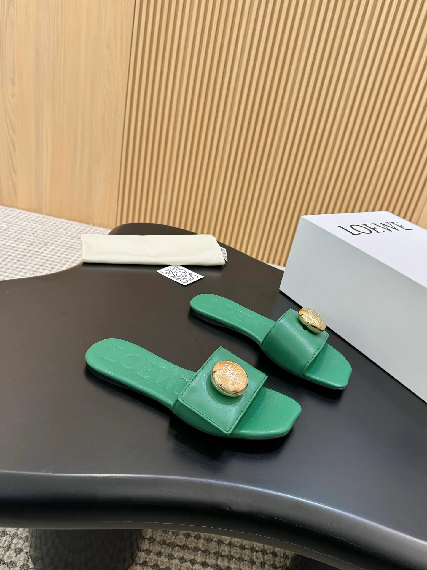 👟👟Ex-factory price 340👟👟 Clamshell box + 10 LOEWE 25th spring and summer new styles, seven colors to choose from. Code number 35-43, genuine leather bottom plus 40